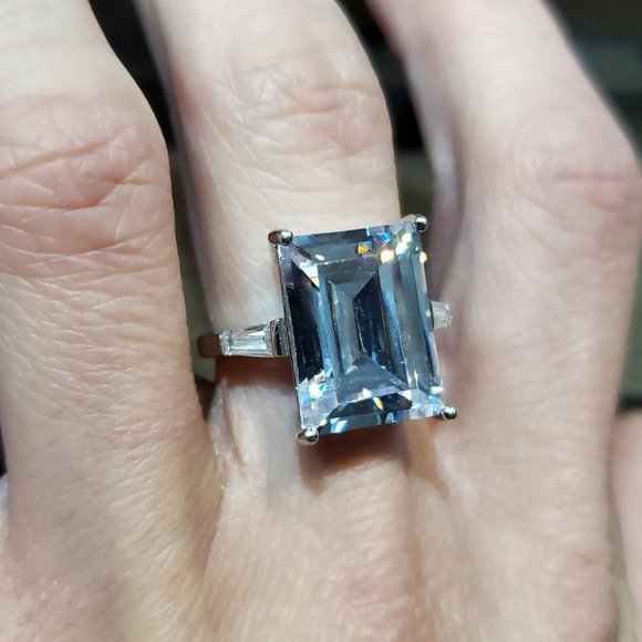 Size 8.25 925 Sterling Silver Large Rectangle Cubic Zirconia Gem Ring - Picture 4 of 8